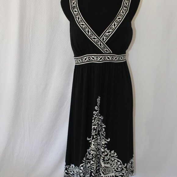 SALE Apt. 9 V Neck Black White Sleeveless Knee Length S Small EUC - Picture 2 of 12